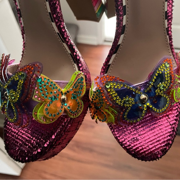🦋 Beautiful Betsy Johnson Colorful Butterfly Embellished Women's Heels - Picture 4 of 8